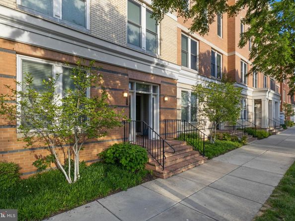 2215 Richmond Highway 101, Alexandria VA 22301