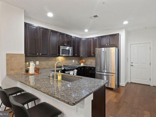 2215 Richmond Highway 101, Alexandria VA 22301