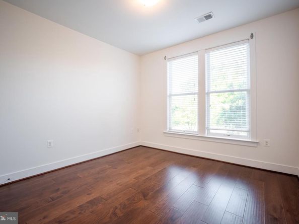 2215 Richmond Highway 101, Alexandria VA 22301