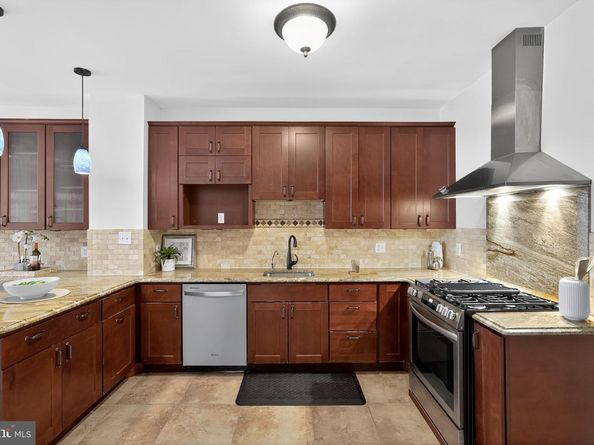 340 W Girard Avenue, Philadelphia PA 19123