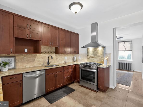 340 W Girard Avenue, Philadelphia PA 19123