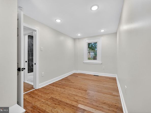 452 Green Lane, Philadelphia PA 19128