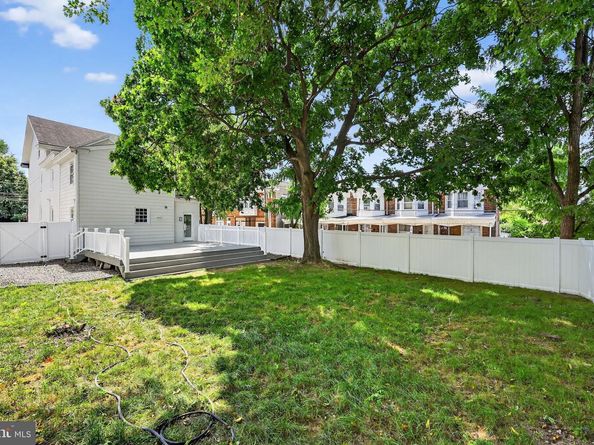 452 Green Lane, Philadelphia PA 19128