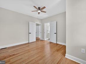 452 Green Lane, Philadelphia PA 19128