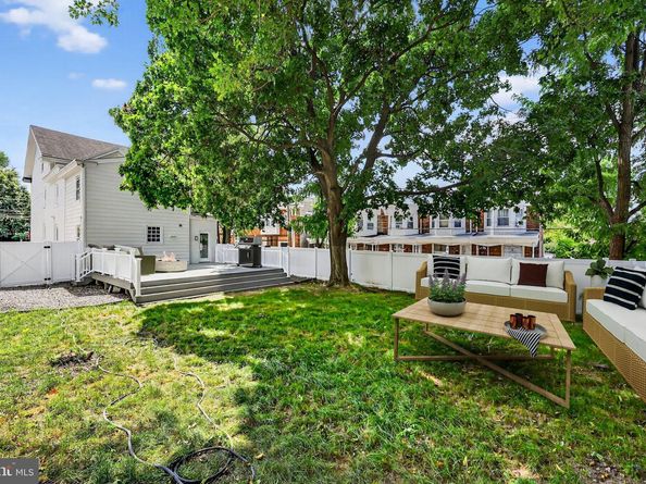 452 Green Lane, Philadelphia PA 19128