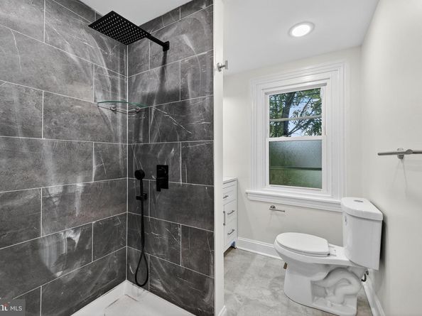 452 Green Lane, Philadelphia PA 19128