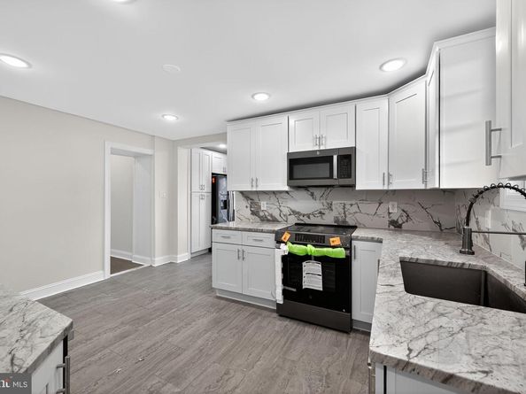 452 Green Lane, Philadelphia PA 19128