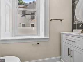 452 Green Lane, Philadelphia PA 19128