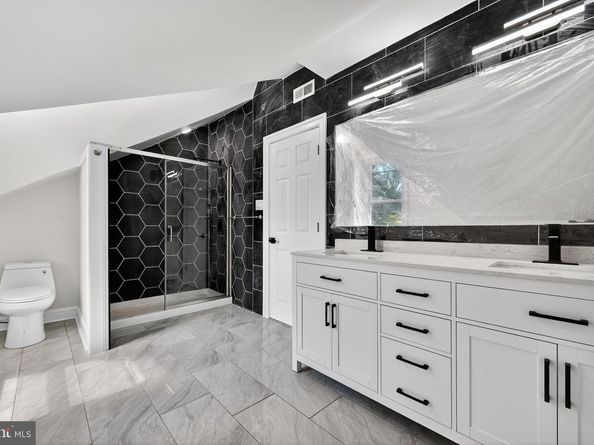 452 Green Lane, Philadelphia PA 19128