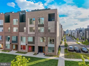 3200 Parkview Walk