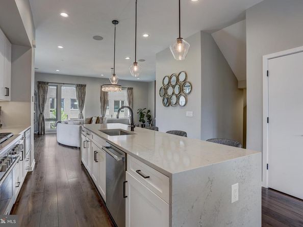 3200 Parkview Walk, Philadelphia PA 19125