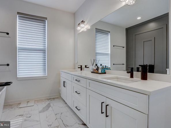 3200 Parkview Walk, Philadelphia PA 19125