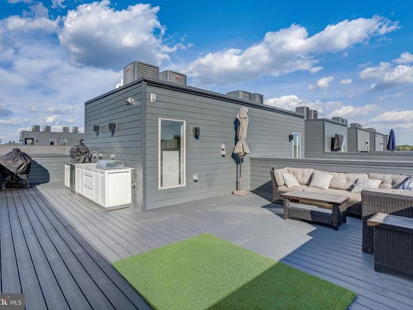 3200 Parkview Walk, Philadelphia PA 19125