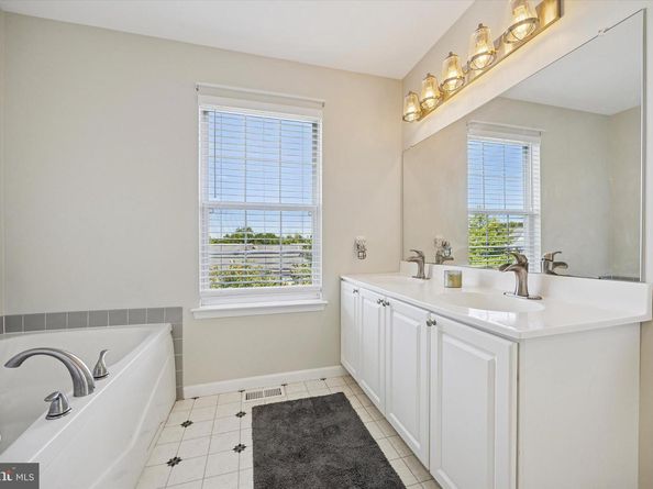459 Glenn Rose Circle, King Of Prussia PA 19406