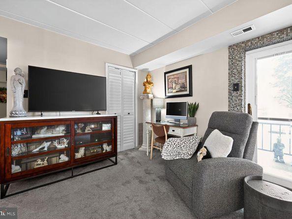 68104 Delaire Landing Road 104, Philadelphia PA 19114