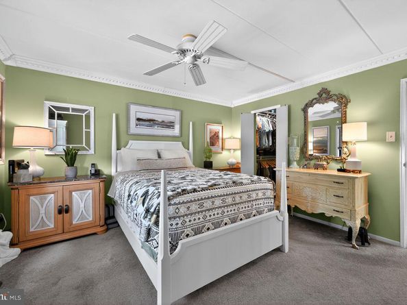 68104 Delaire Landing Road 104, Philadelphia PA 19114