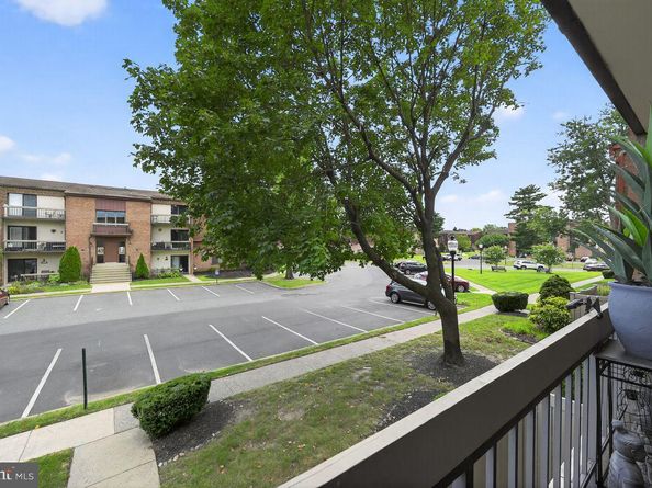 68104 Delaire Landing Road 104, Philadelphia PA 19114