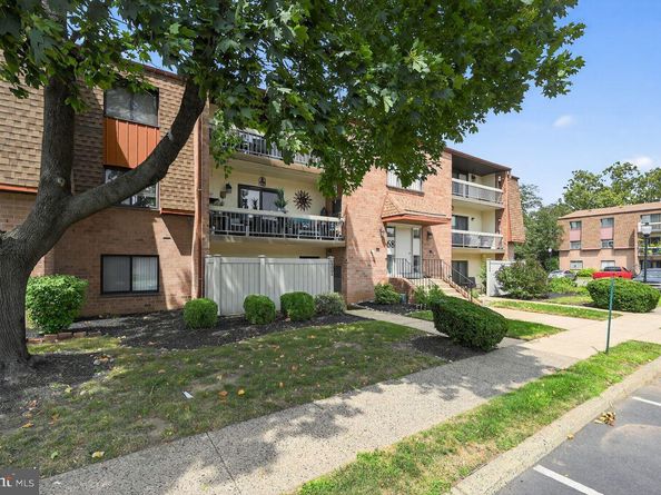 68104 Delaire Landing Road 104, Philadelphia PA 19114