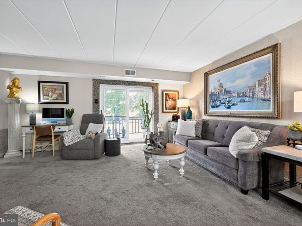 68104 Delaire Landing Road 104, Philadelphia PA 19114