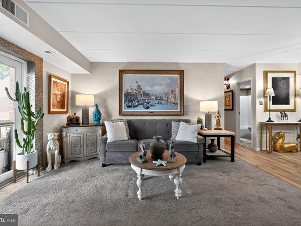 68104 Delaire Landing Road 104, Philadelphia PA 19114