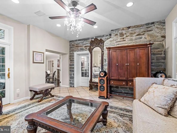 921 Winding Lane, Media PA 19063