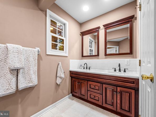 921 Winding Lane, Media PA 19063