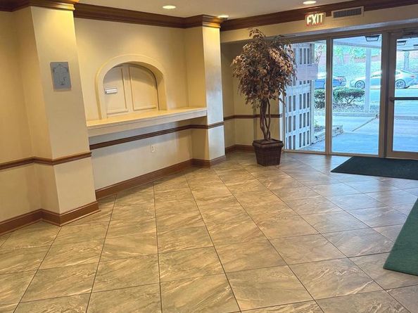 5250 Valley Forge Drive 802, Alexandria VA 22304