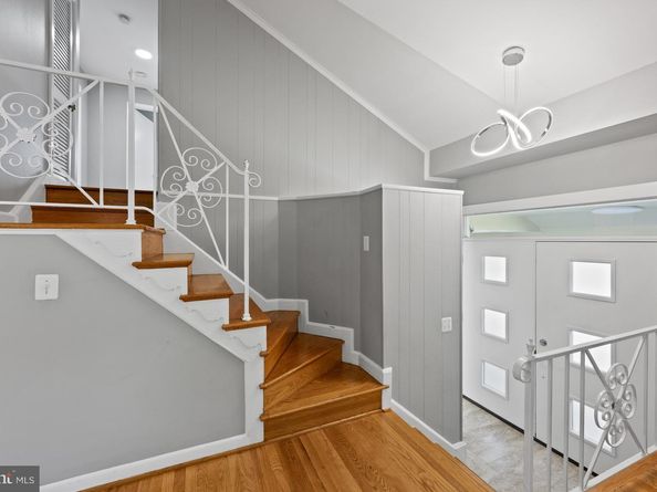 6412 Wilson Lane, Bethesda MD 20817