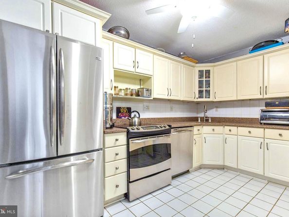 307 Yoakum Parkway 519, Alexandria VA 22304