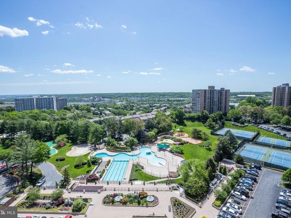 307 Yoakum Parkway 519, Alexandria VA 22304