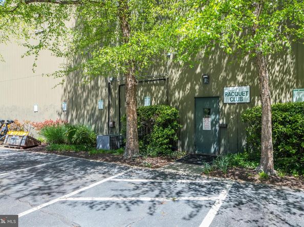307 Yoakum Parkway 519, Alexandria VA 22304