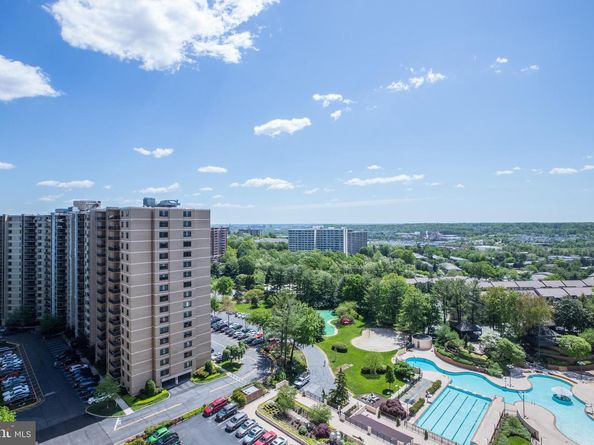 307 Yoakum Parkway 519, Alexandria VA 22304