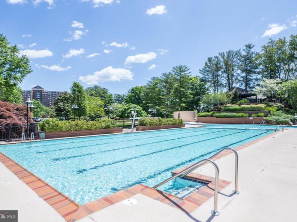 307 Yoakum Parkway 519, Alexandria VA 22304
