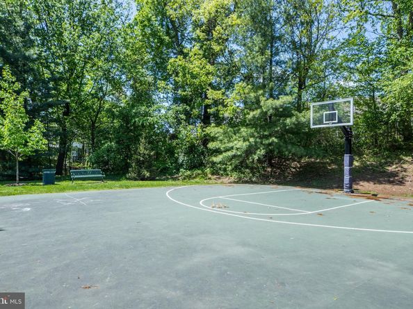 307 Yoakum Parkway 519, Alexandria VA 22304