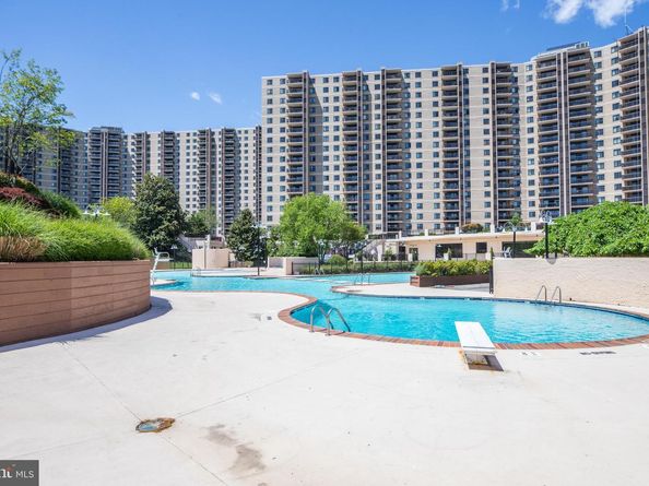 307 Yoakum Parkway 519, Alexandria VA 22304