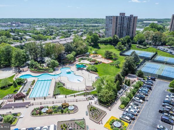 307 Yoakum Parkway 519, Alexandria VA 22304