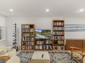 1913 Carpenter Street, Philadelphia PA 19146