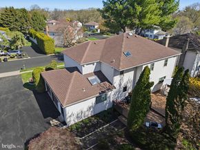 54 Roy Lane, Huntingdon Valley PA 19006