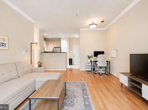 2465 Army Navy Drive 101, Arlington VA 22206