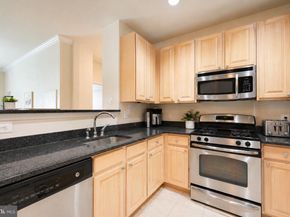 2465 Army Navy Drive 101, Arlington VA 22206