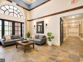 2465 Army Navy Drive 101, Arlington VA 22206