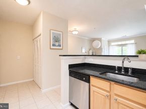2465 Army Navy Drive 101, Arlington VA 22206
