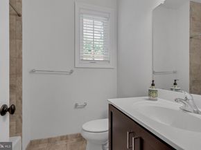 17 Grey Court, Berwyn PA 19312