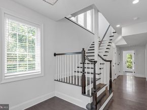 17 Grey Court, Berwyn PA 19312
