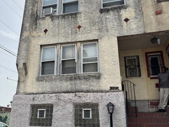 300 W Raymond Street, Philadelphia PA 19140