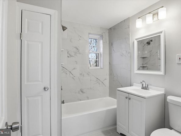 1804 W Abingdon Drive 201, Alexandria VA 22314