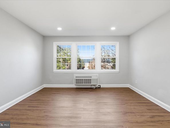 1804 W Abingdon Drive 201, Alexandria VA 22314