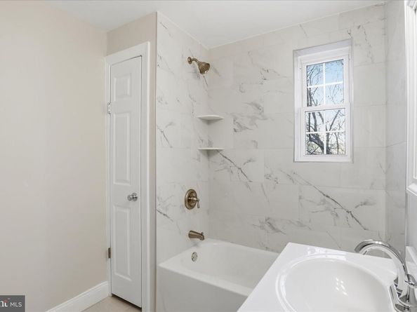 1804 W Abingdon Drive 201, Alexandria VA 22314