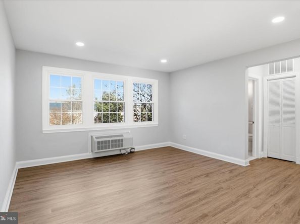 1804 W Abingdon Drive 201, Alexandria VA 22314