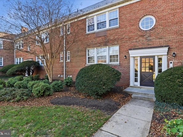 1804 W Abingdon Drive 201, Alexandria VA 22314